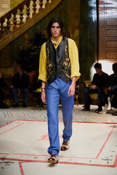 Look 74